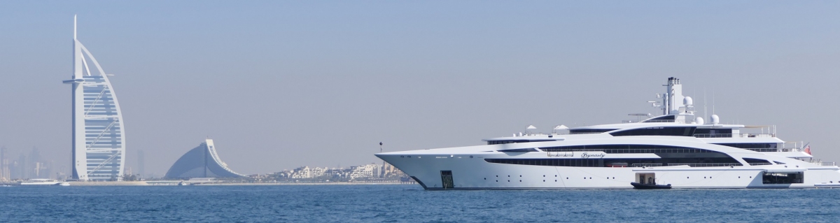 Mega Yacht am Burj al Arab Dubai (Alexander Mirschel)  Copyright 
License Information available under 'Proof of Image Sources'